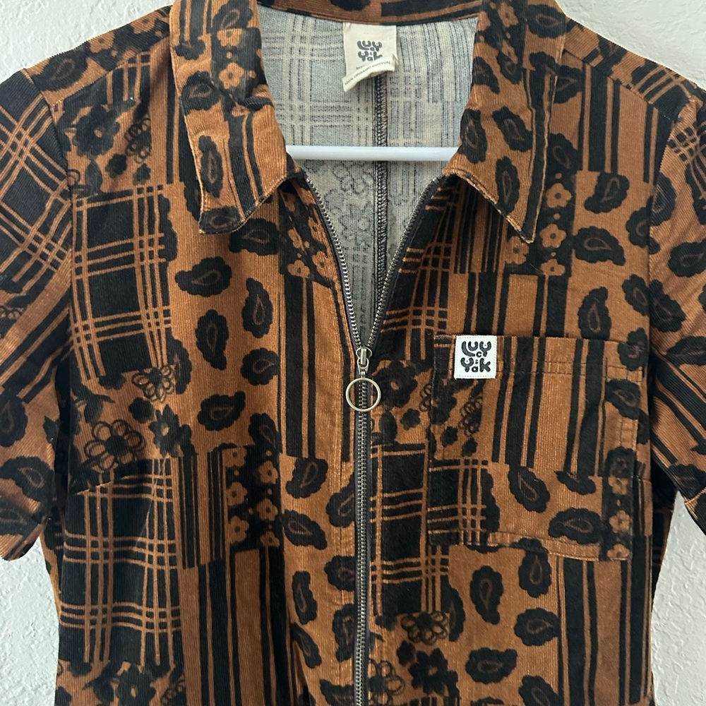 Lucy & Yak Brown and Black Short Sleeve Zip-Front Jumpsuit - Picture 2 of 7